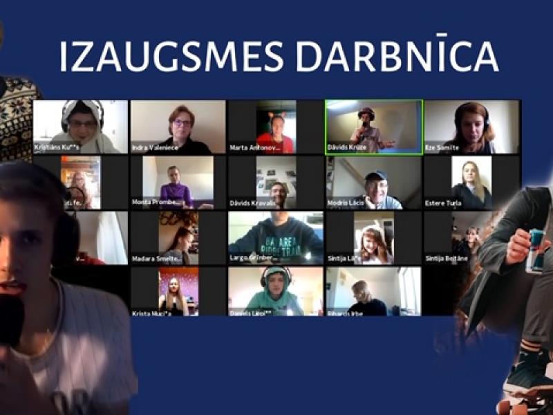 Virtuālā darbnīca ar nosaukumu "IZAUGSMES DARBNĪCA" ar dalībnieku videozvanu ekrānu režģi. Lielākā attēlā redzama persona ar mikrofonu un cita persona uz skrituļdēļa, radot dinamisku un saistošu atmosfēru.